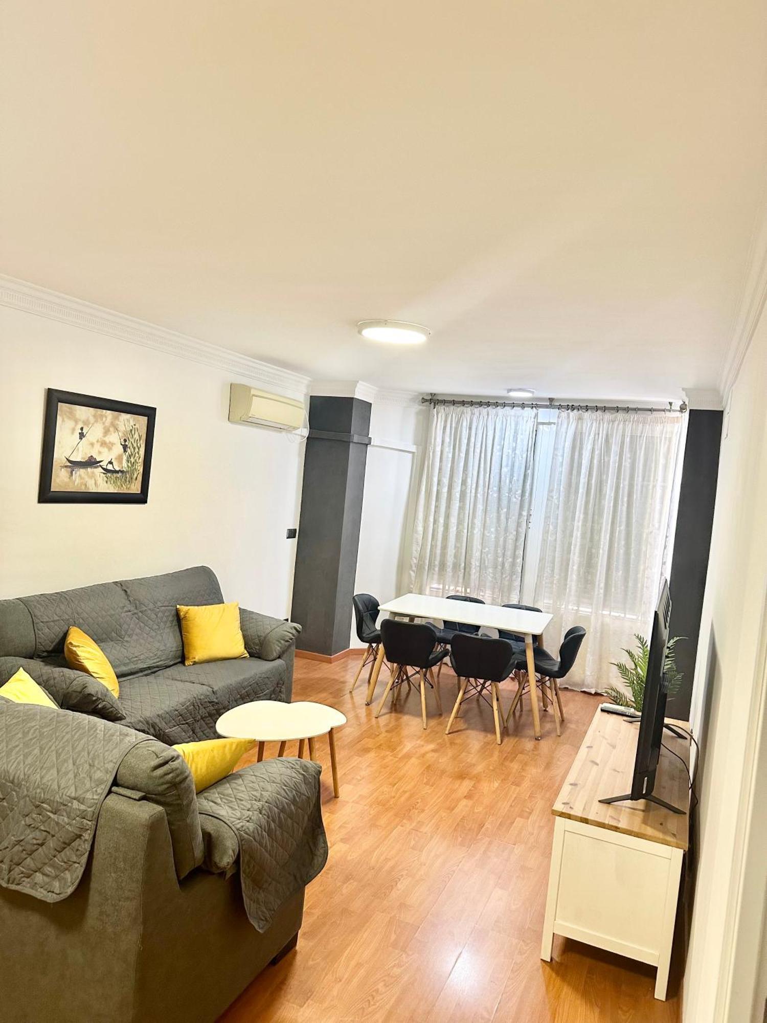 Apartament 10 Minutos Centro Sevilla, Moderno Y Con Parking Gratis *