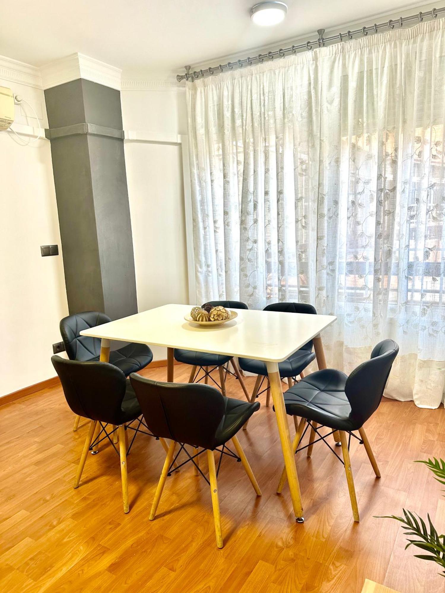 Appartement 10 Minutos Centro Sevilla, Moderno Y Con Parking Gratis *